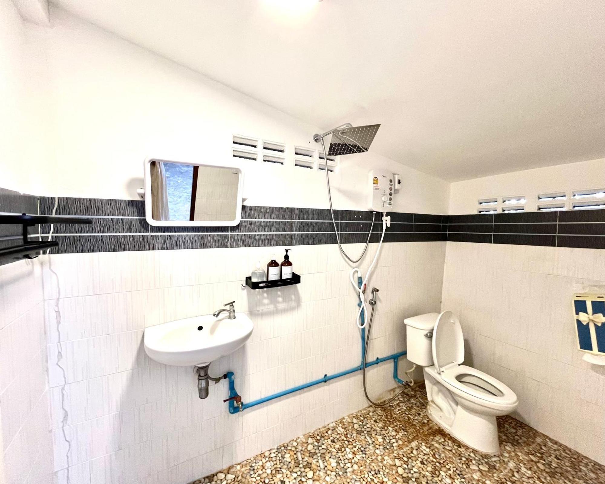 Misfits Hostel Пай Экстерьер фото